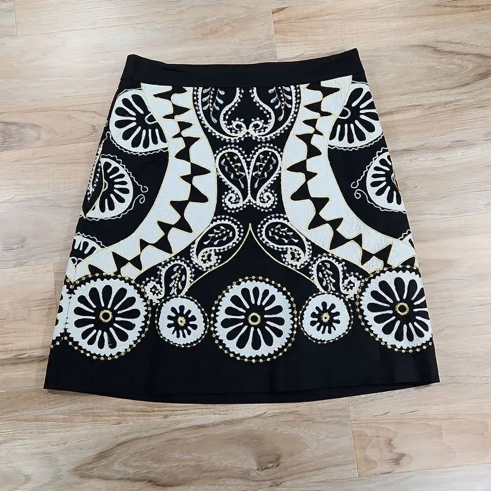 🔹️DKNY Black, Gold, & Silver Embroidered Print A-line Skirt Size 2